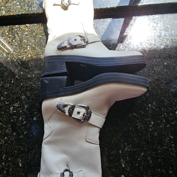 Larroude Women's Hardy Moto Boots Sz 10 - Picture 13 of 13